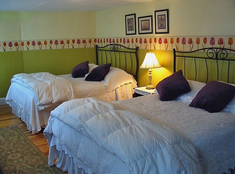 The Monadnock Inn Jaffrey Rum bild